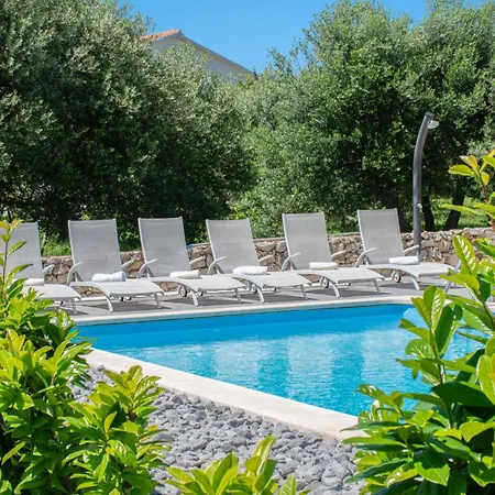 Casa Mare Near Pula By Istrabook Villa *