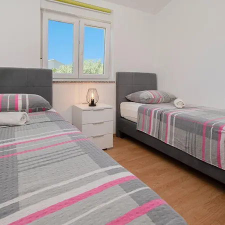 Casa Mare Near Pula By Istrabook Villa *