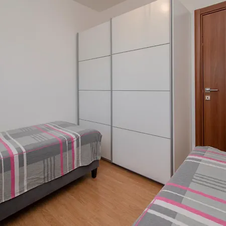 Villa Casa Mare Near Pula By Istrabook *