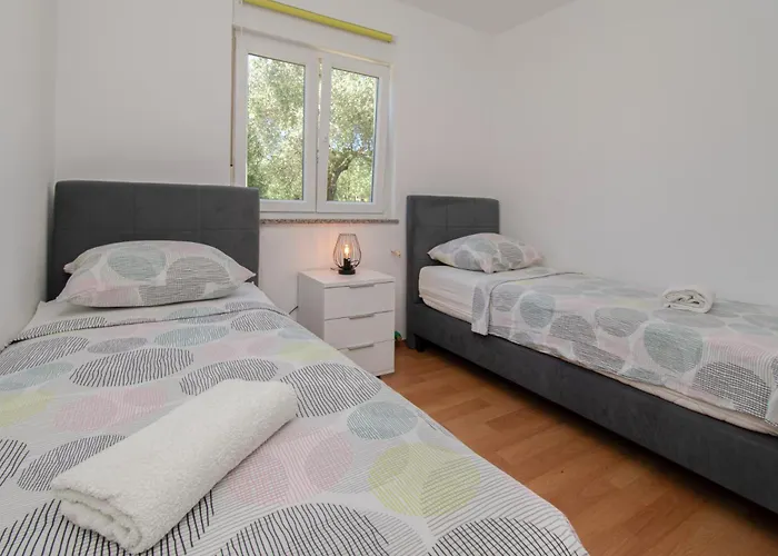 Villa Casa Mare Near Pula By Istrabook *